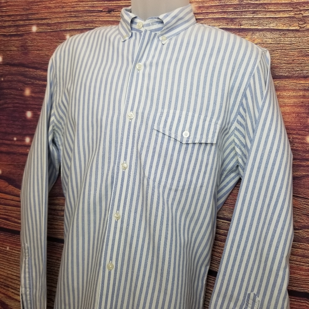 J CREW LIGHT Weight SHIRT SIZE M Slim Fit - Picture 2 of 4